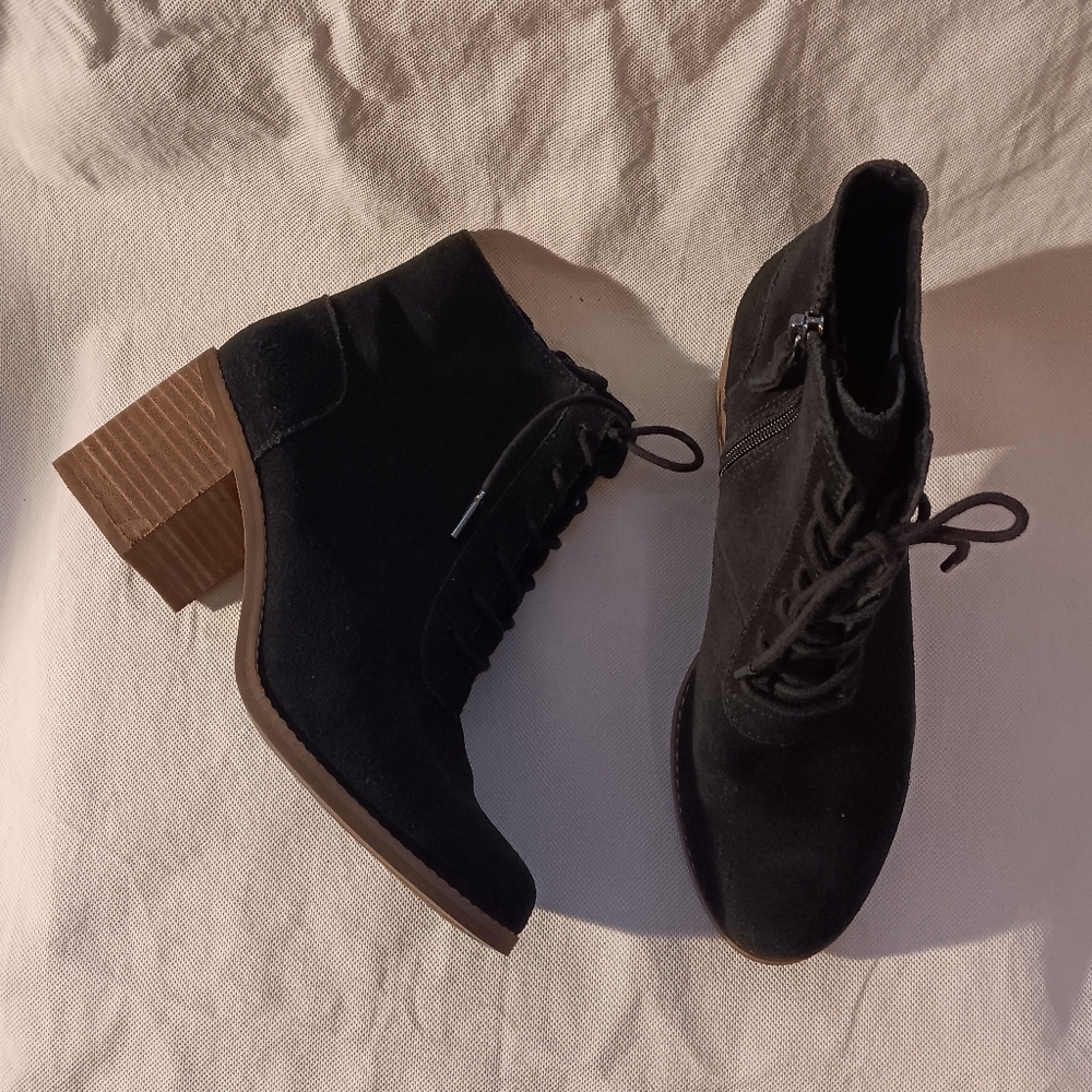 Toms Womens 7 Evelyn Lace-Up Bootie Black Suede Ankle Boot Wood Block Heel
